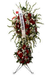 Kırmızı ve Beyaz Çiçeklerden Ayaklı Ferforje    Ayaklı ferforje üzerine kırmızı ile beyaz tonlarda çiçeklerden hazırlanmış Açılış, düğün, nikah gibi organizasyonlarda sizi en güzel şekilde temsil edecek yüksek boylu ferforje aranjmanı. Yaklaşık Ürün Boyutu : 1,6 metre