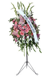 Pembe Çiçeklerden Ayaklı Ferforje    Ayaklı ferforje üzerine pembe tonlarda çiçeklerden hazırlanmış Açılış, düğün, nikah gibi organizasyonlarda sizi en güzel şekilde temsil edecek yüksek boylu ferforje aranjmanı.Yaklaşık Ürün Boyutu : 1,6 metre