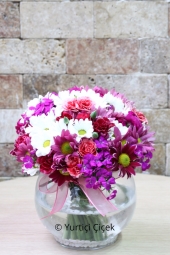 Cam Fanusta Rengarenk Kır Çiçekleri İle Sevdiklerinize En Güzel Sürprizi Yapma Fırsatını Kaçırmayın. Yaklaşık Ürün Boyutu : 30 cm