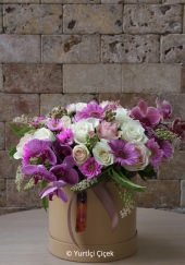 Kutuda Orkide ve Güller İstanbul içi özel fiyatıyla sevdiğinizi mutlu etmek için Melis Flowers kalitesiyle karşısınızda.
