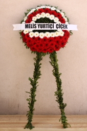 Kırmızı ve Beyaz Çiçeklerden Cenaze Çelengi Sevdiklerinizin üzgün günlerinde yanlarında olmak ve acılarını paylaşmak için cenaze çelengi gönderin. Yaklaşık Ürün Boyutu : 2 metre STOK DURUMUNA GÖRE RENK DEĞİŞEBİLİR.